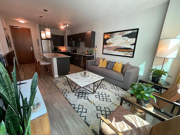4th image of 1801 Curtis St #2112