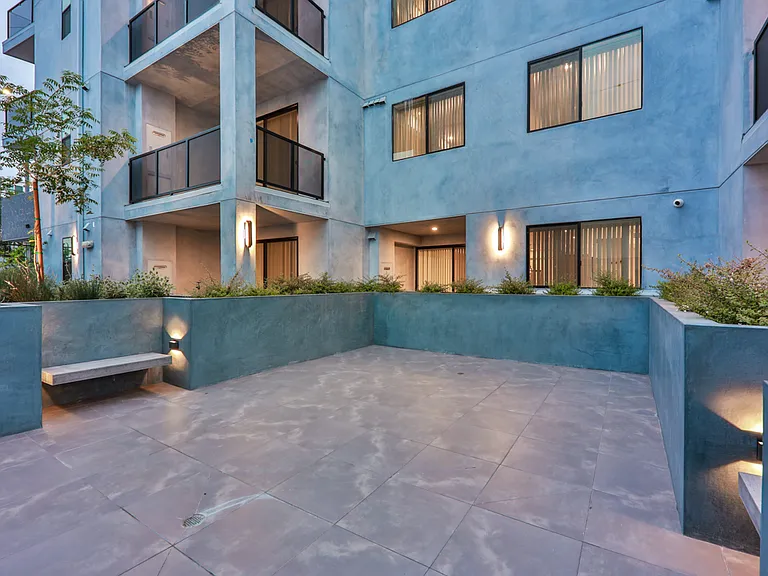 900 N Wilcox Ave #105 — Photo 62