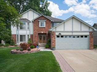 48264 Frank Dr, Macomb, MI 48044