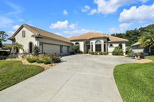 3rd image of 1108 N Hunt Club Dr