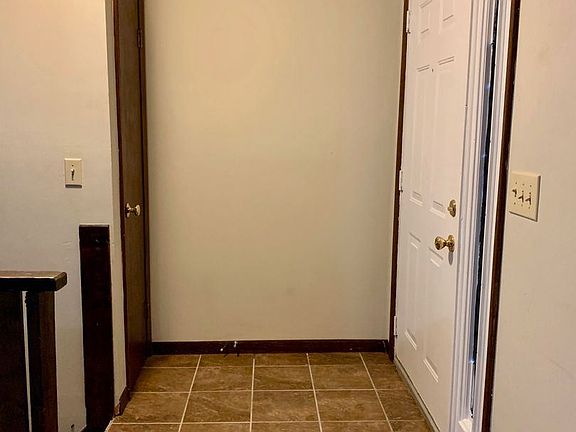 4th image of 102 Heather Hills Dr