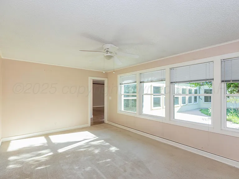 2601 S Ong St — Photo 17