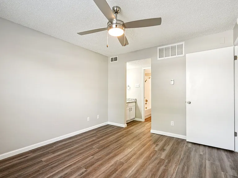 Fieldcrest Apartments — Photo 20