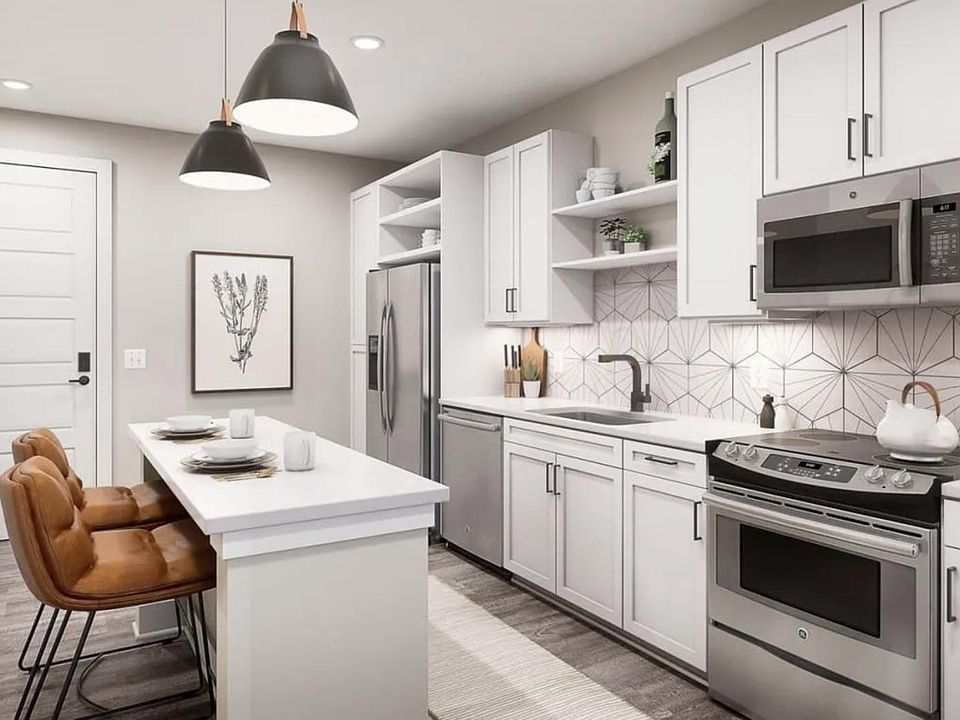 1st image of 835 4th Ave S