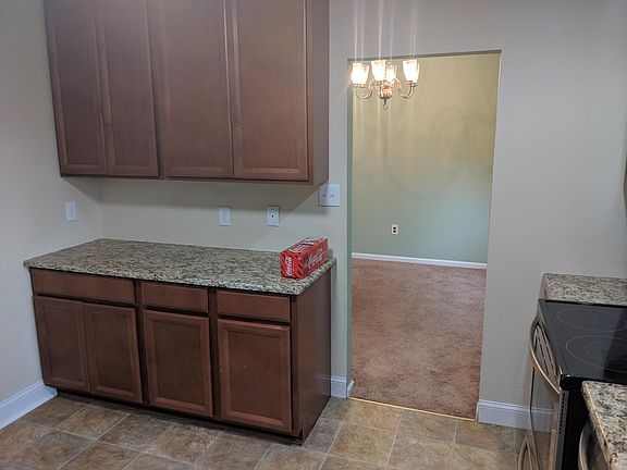 4th image of 24 Cornwall Dr