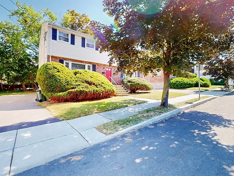 38 Nash St #38 — Photo 16