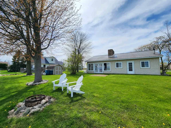 5816 Avalon Dr, Pinconning, MI 48650