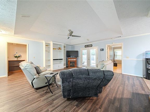 5th image of 1 Lexington Cir