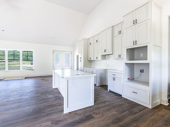 2nd image of 295 Oak Knoll Dr