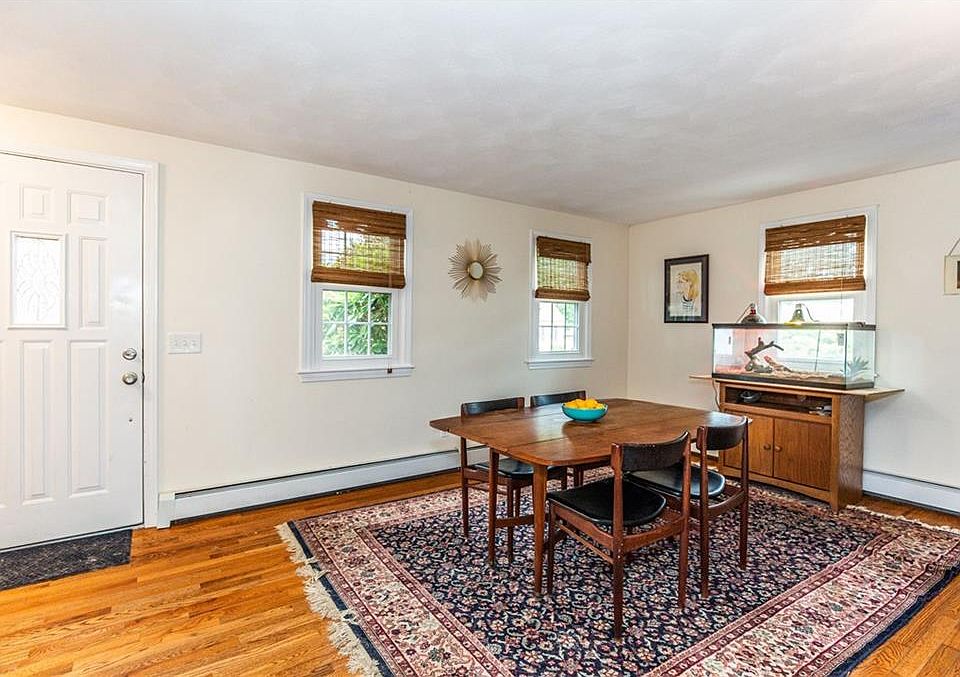 36 Silverwood Ln, West Warwick, RI 02893 Zillow