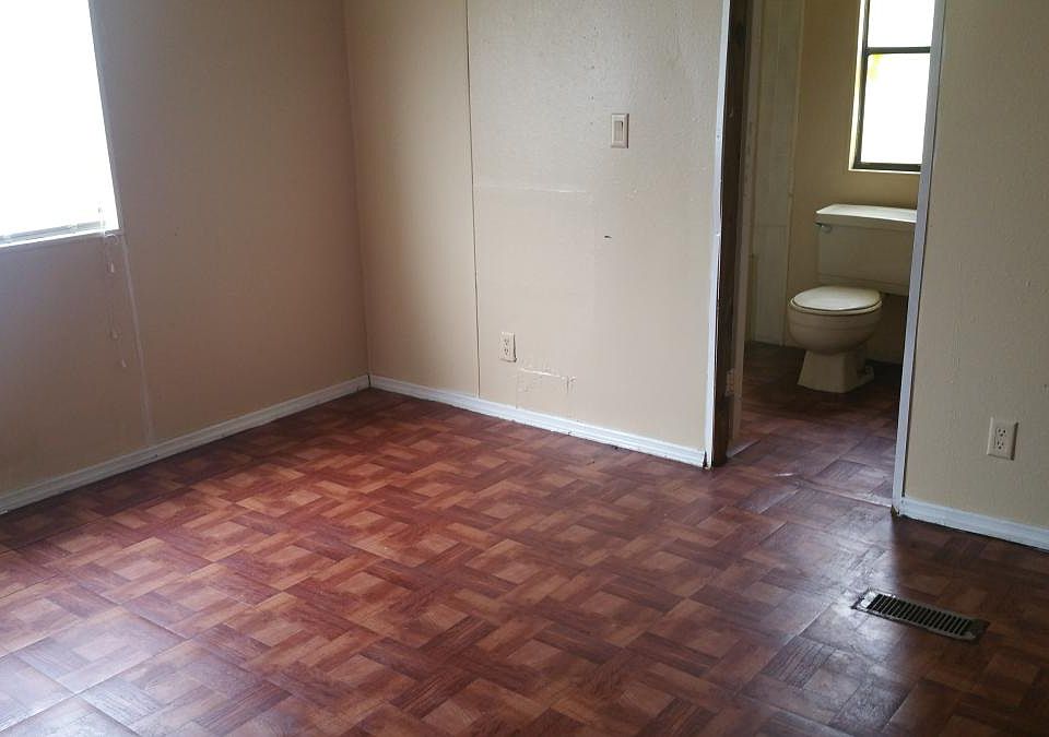 2nd image of 1817 E Holiday Dr