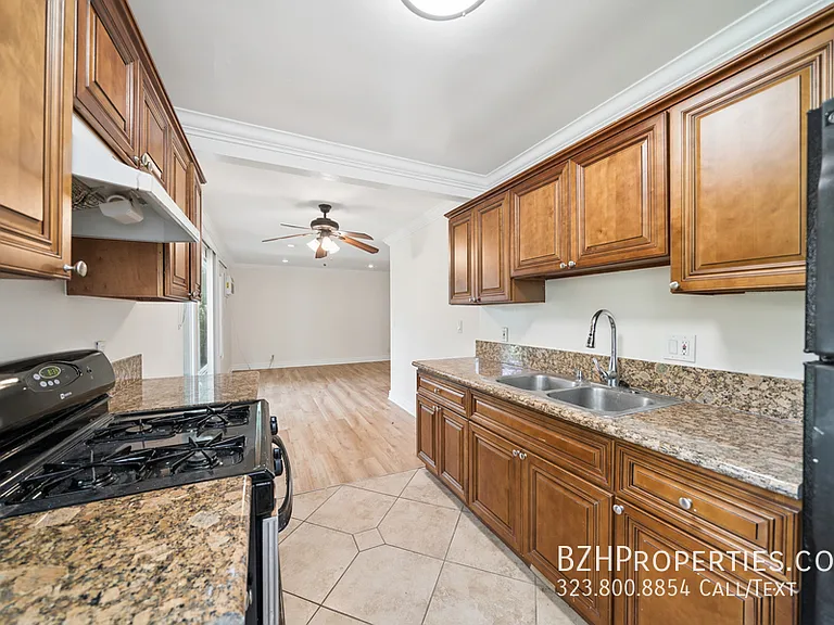 1215 N Hayworth Ave #203A — Photo 5
