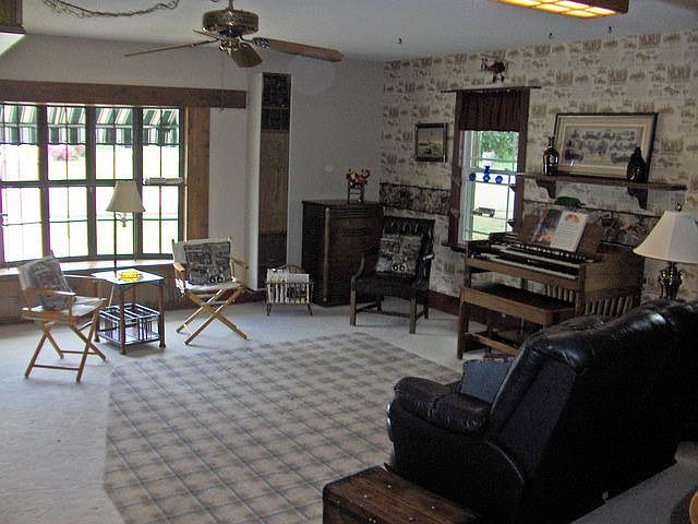 2nd image of 7135 Devine St