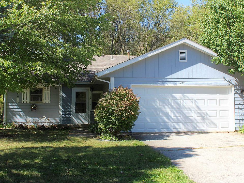 1st image of 229 Picadilly Dr SE