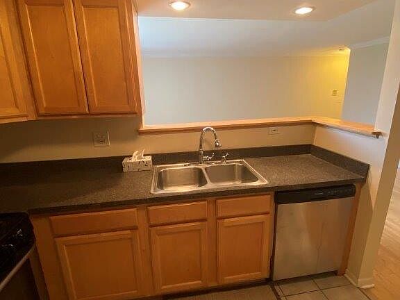 4th image of 205 Miner Arlington Hts #407