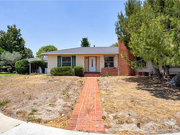 2nd image of 10207 Camarillo St