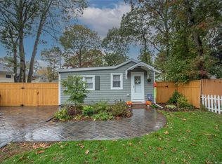 32 Paul Dr, Mastic, NY 11950