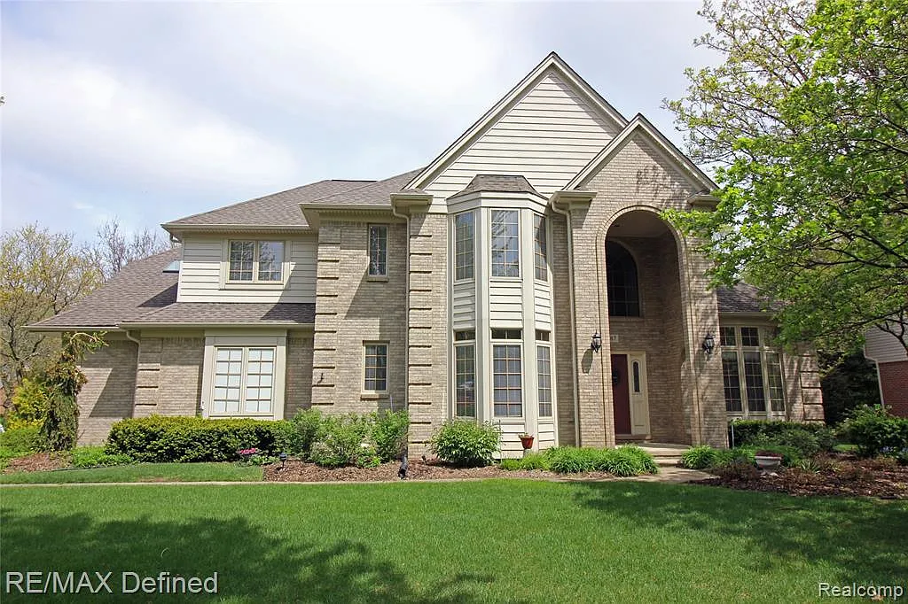 487 Trillium Dr photo 1