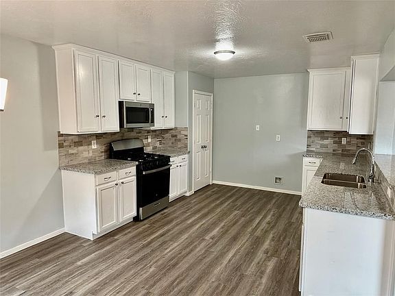 4th image of 6211 Winter Oak St
