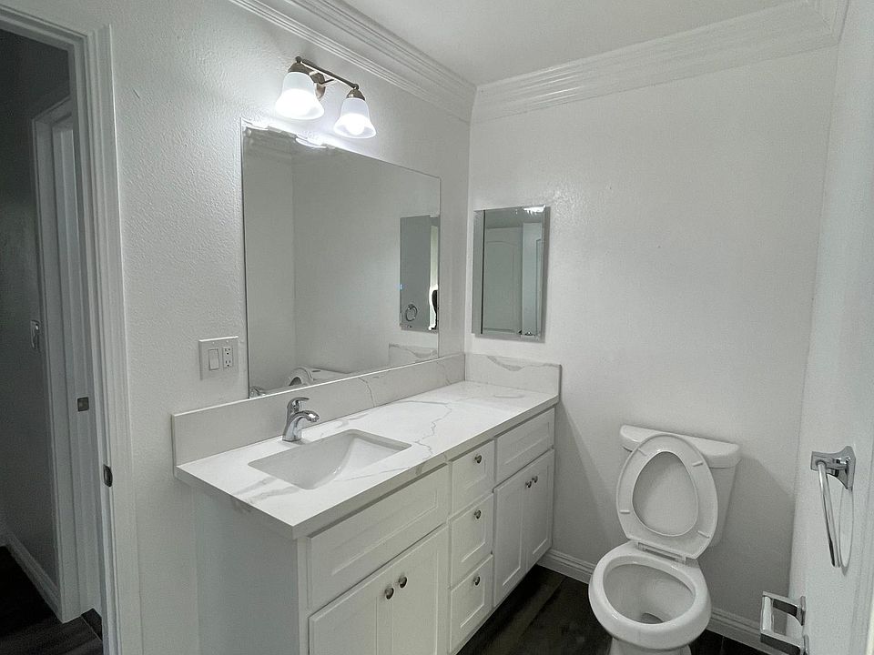 2nd image of 215 Venice Ave #1