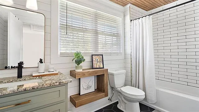 208 S Oak St — Photo 12