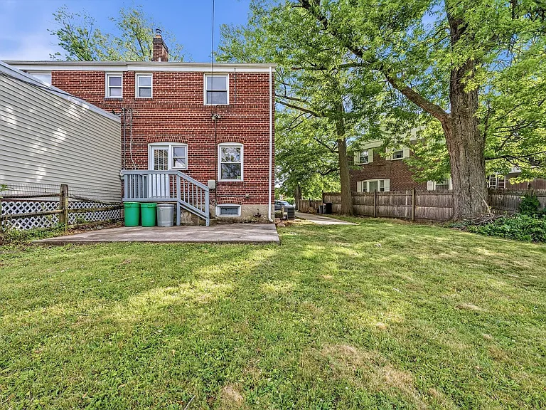 519 Vine St — Photo 22