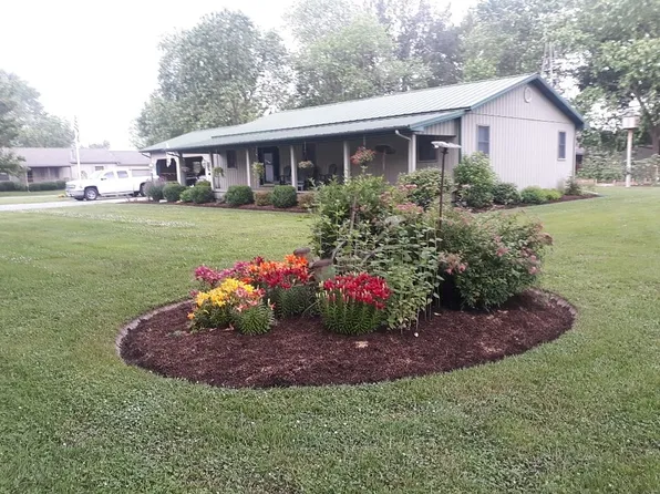 504 E Murray St, Sesser, IL 62884