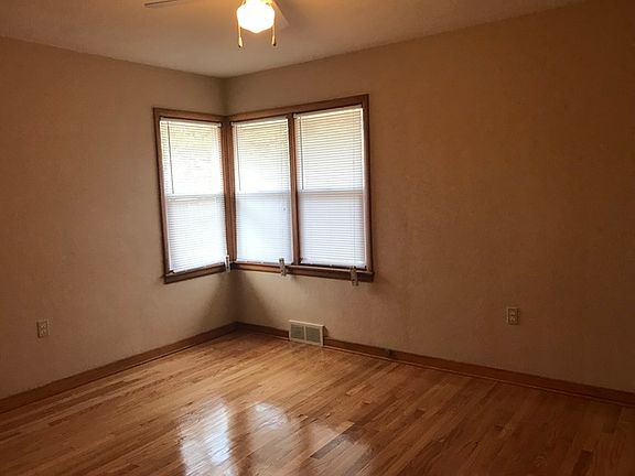 5th image of 408 Dixmoor St