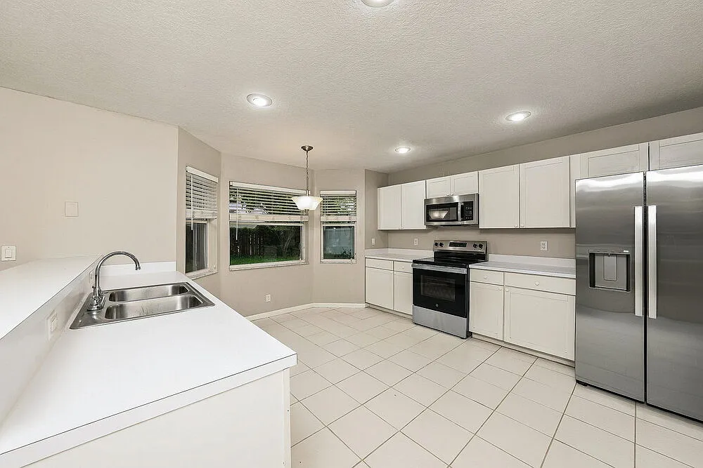 4 bed, 2.5 bath, 2128 sqft, $3,430 — Photo 4