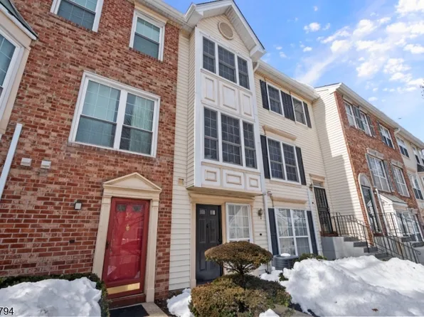 39 Boston Ct, Newark, NJ 07103