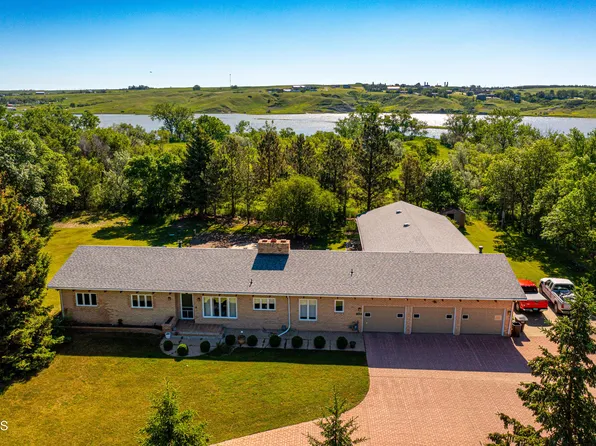 3118 13th Ave E, Williston, ND 58801