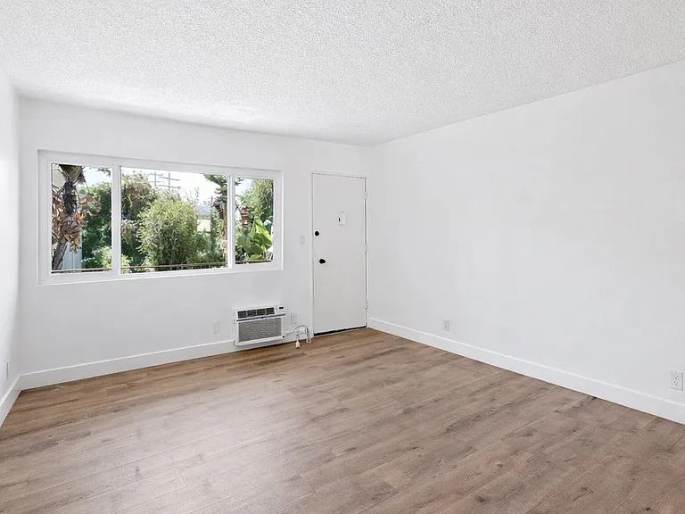 6828 Fulton Ave #4 — Photo 8