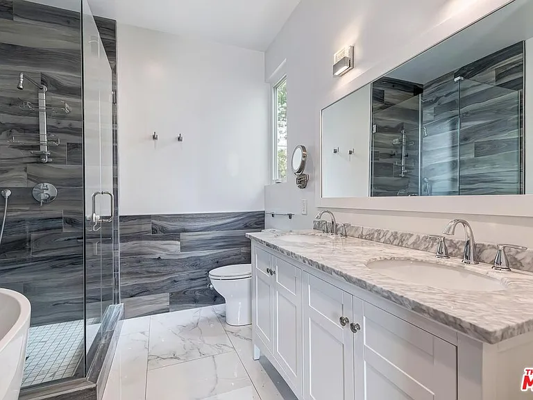 7270 Waring Ave — Photo 20