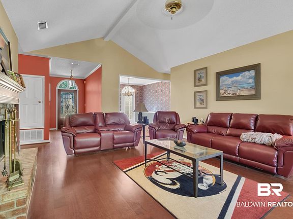 3rd image of 111 Sintabouge Cir