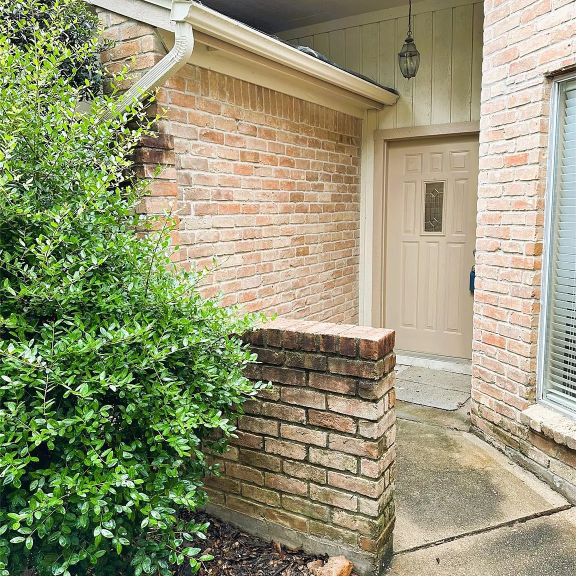 3 bed, 2.0 bath, 1857 sqft, $1,950 — Photo 2