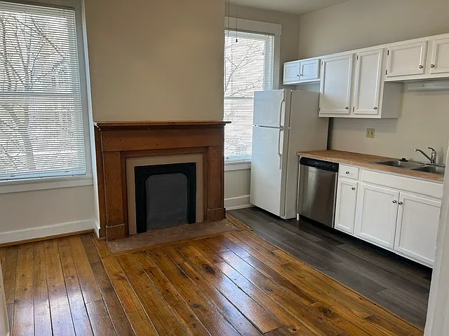 137 W 9th St #2 — Photo 2