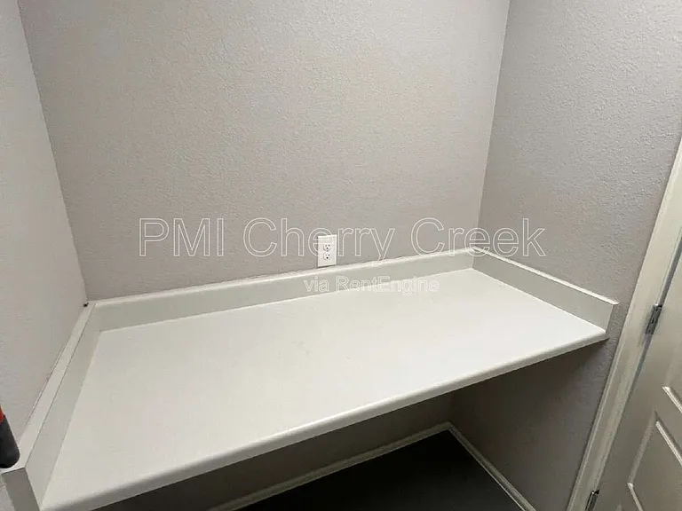 22472 E Union Cir — Photo 38