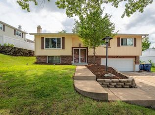 2682 Midland Ridge Dr, Saint Louis, MO 63114