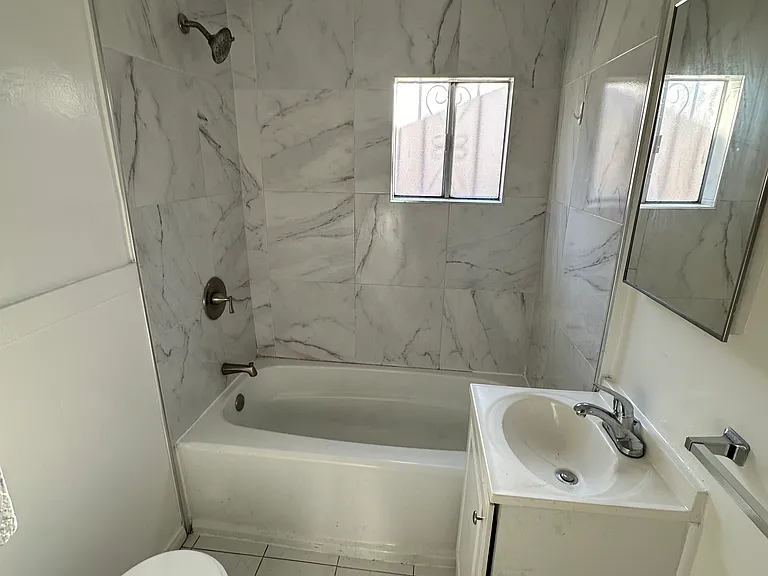 636 W Buckthorn St — Photo 12