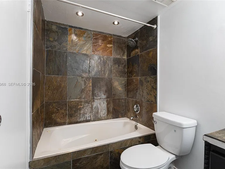 7601 E Treasure Dr #1621 — Photo 31