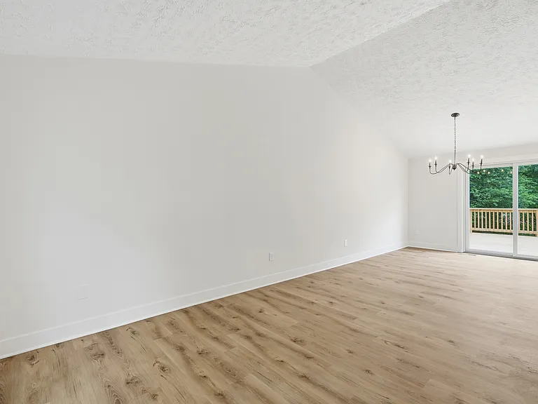 202 Leslie Ct #202 — Photo 9