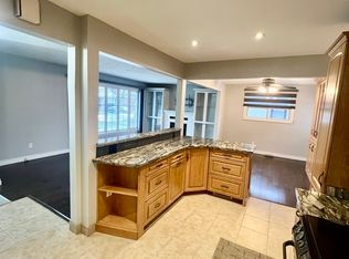 133 McAnulty Blvd #1, Hamilton, ON L8H3H5
