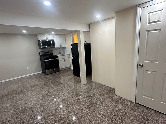 3rd image of 281 Ada Dr Floor 1
