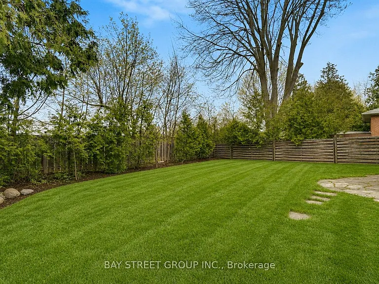 40 Bellbury Cres #UPPER — Photo 23