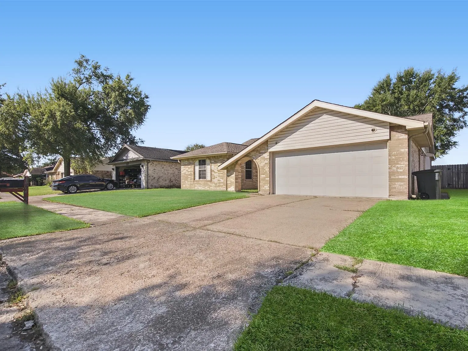 4 bed, 2.0 bath, 1720 sqft, $2,200 — Photo 2