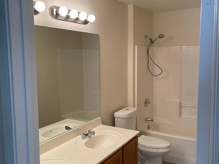 N 80th Dr — Photo 17