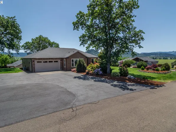 205 Callahan View Way, Roseburg, OR 97471