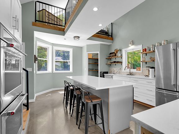 17th image of 232 Covenant Ln