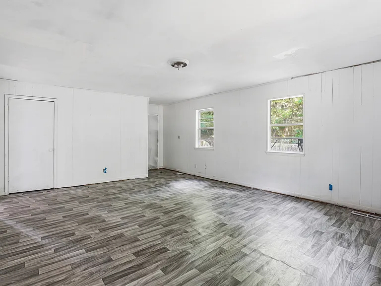 7827 Rugby Ave — Photo 11