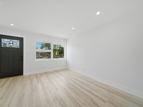 2nd image of 1034 W 87th St #B